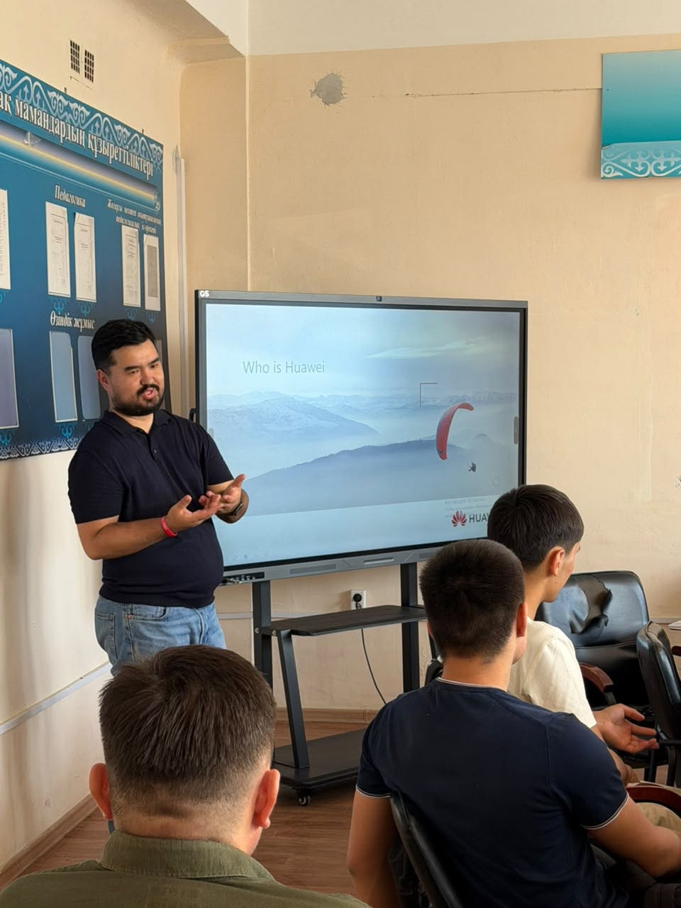 CYBERSECURITY ISSUES DISCUSSED AT KazNARU WITH THE PARTICIPATION OF A HUAWEI REPRESENTATIVE