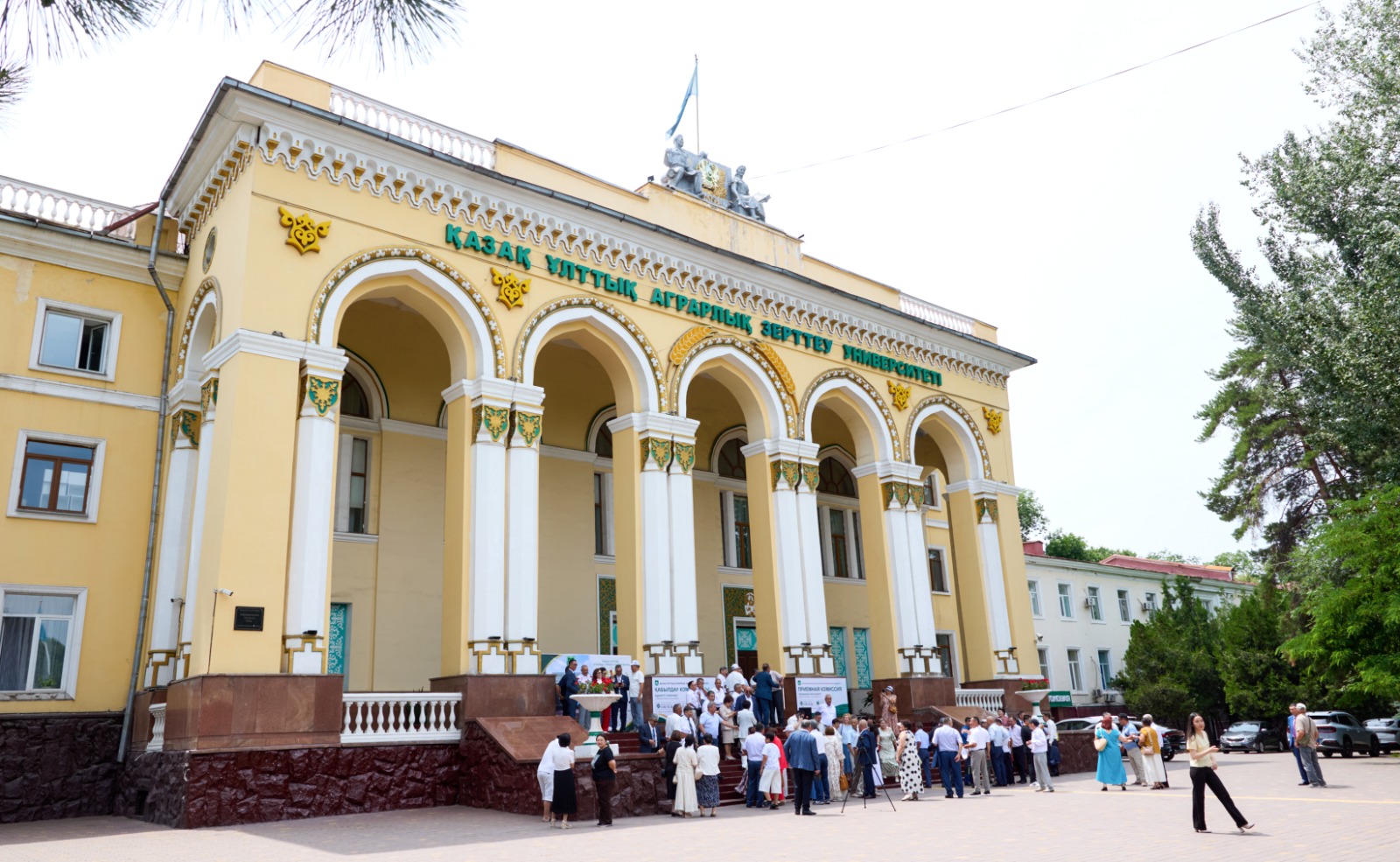 KazNARU ТҮЛЕКТЕРІ 40 ЖЫЛДЫҚ КЕЗДЕСУДЕ БАС ҚОСТЫ