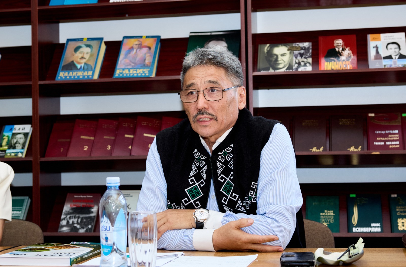 KazNARU PRESENTS NEW TEXTBOOK FOR PROFESSIONALLY ORIENTED KAZAKH LANGUAGE LEARNING