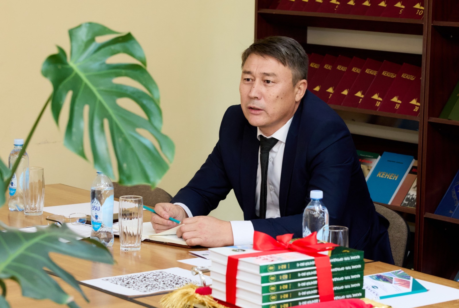 KazNARU PRESENTS NEW TEXTBOOK FOR PROFESSIONALLY ORIENTED KAZAKH LANGUAGE LEARNING
