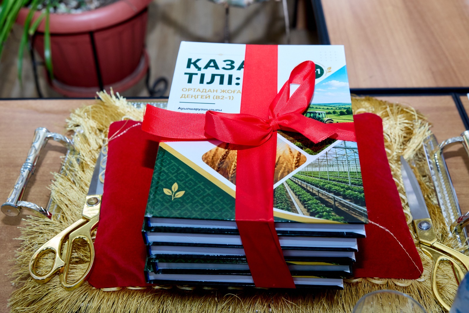 KazNARU PRESENTS NEW TEXTBOOK FOR PROFESSIONALLY ORIENTED KAZAKH LANGUAGE LEARNING