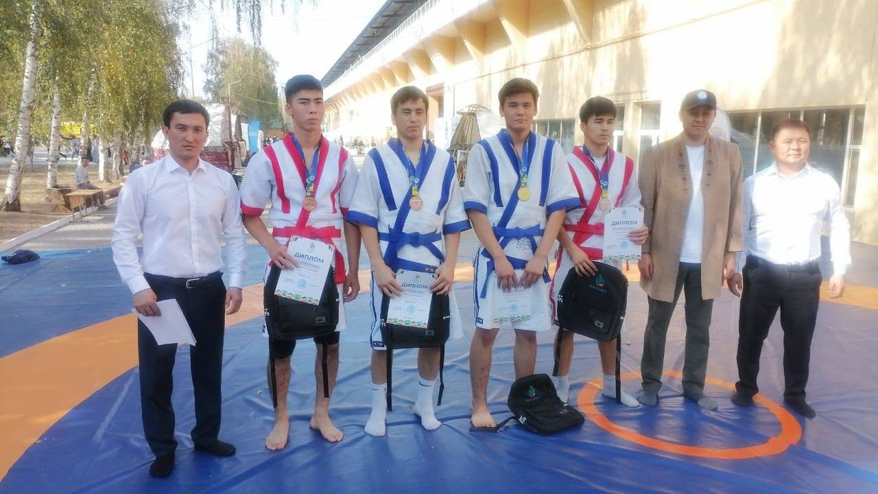 KazNARU БІЛІМГЕРЛЕРІ ҚАЗАҚ КҮРЕСІНЕН ЖҮЛДЕЛІ ОРЫНДАРҒА ИЕ БОЛДЫ