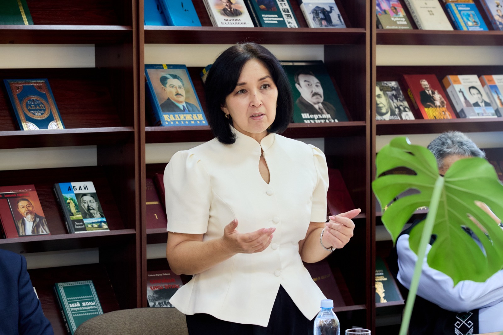 KazNARU PRESENTS NEW TEXTBOOK FOR PROFESSIONALLY ORIENTED KAZAKH LANGUAGE LEARNING