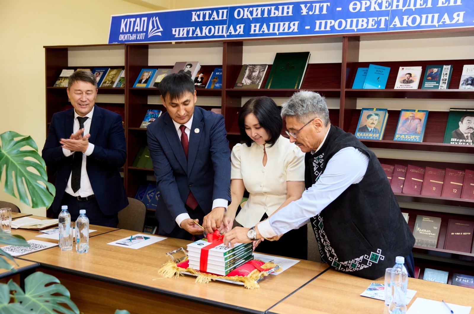 KazNARU PRESENTS NEW TEXTBOOK FOR PROFESSIONALLY ORIENTED KAZAKH LANGUAGE LEARNING