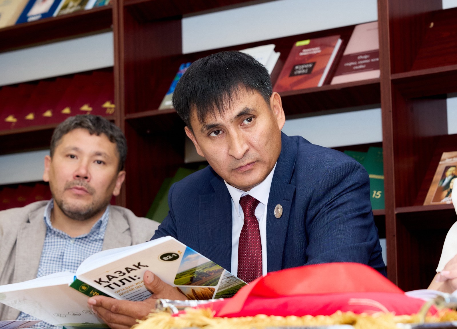 KazNARU PRESENTS NEW TEXTBOOK FOR PROFESSIONALLY ORIENTED KAZAKH LANGUAGE LEARNING